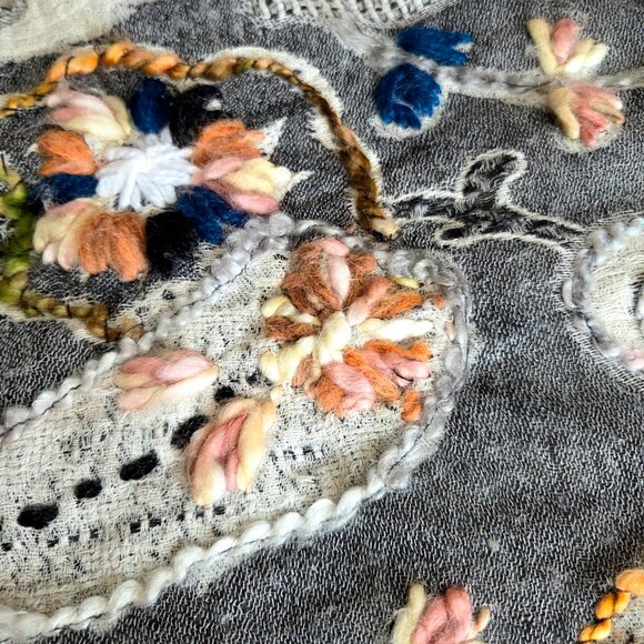 Embroidered bohemian style scarf. - Picture 6 of 11